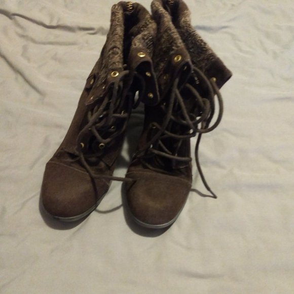 Block Heel Boots - Picture 2 of 3